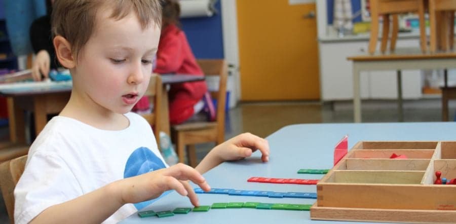 Bénévoles et activités enrichissantes à l'école Montessori Grandissori